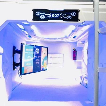 Met A Space Pod At Arab Street Singapore Eksteriør bilde