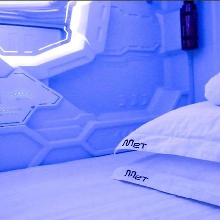 Met A Space Pod At Arab Street Singapore Eksteriør bilde