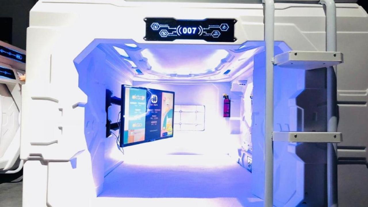 Met A Space Pod At Arab Street Singapore Eksteriør bilde