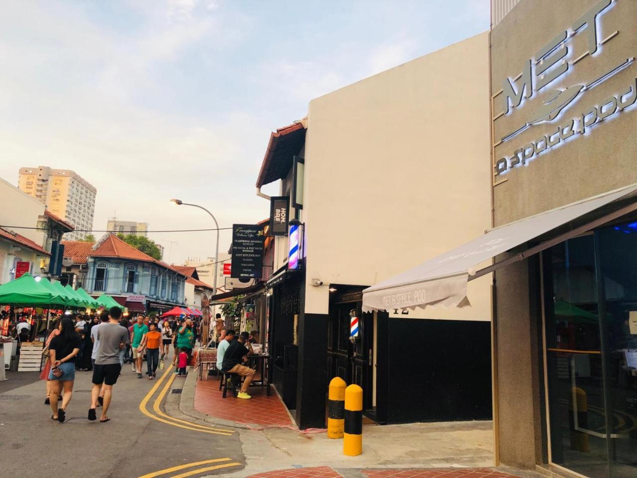 Met A Space Pod At Arab Street Singapore Eksteriør bilde