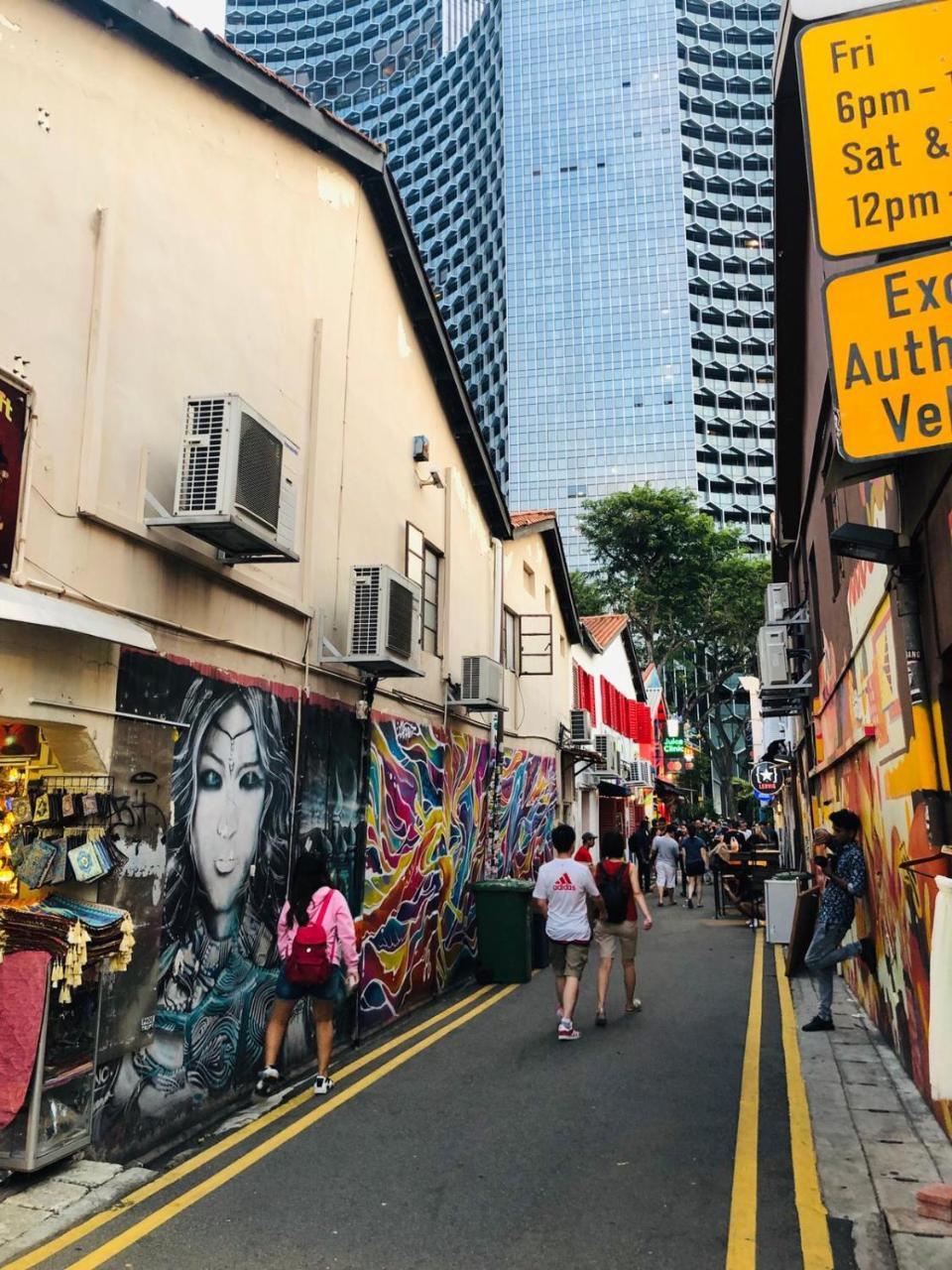Met A Space Pod At Arab Street Singapore Eksteriør bilde
